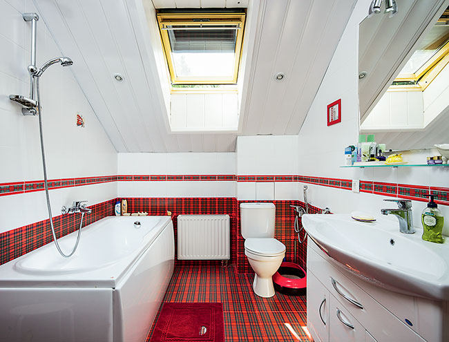 Ванная комната с клетчатой плиткой - ddom.ru