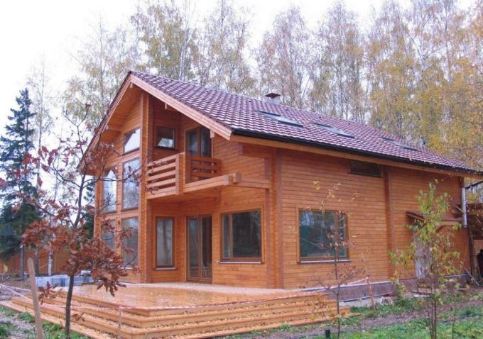 Российский деревянный дом из клееного профилированного бруса